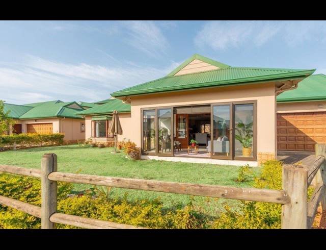 3 BEDROOM TOWNHOUSE FOR SALE IN HILLCREST CENTRAL